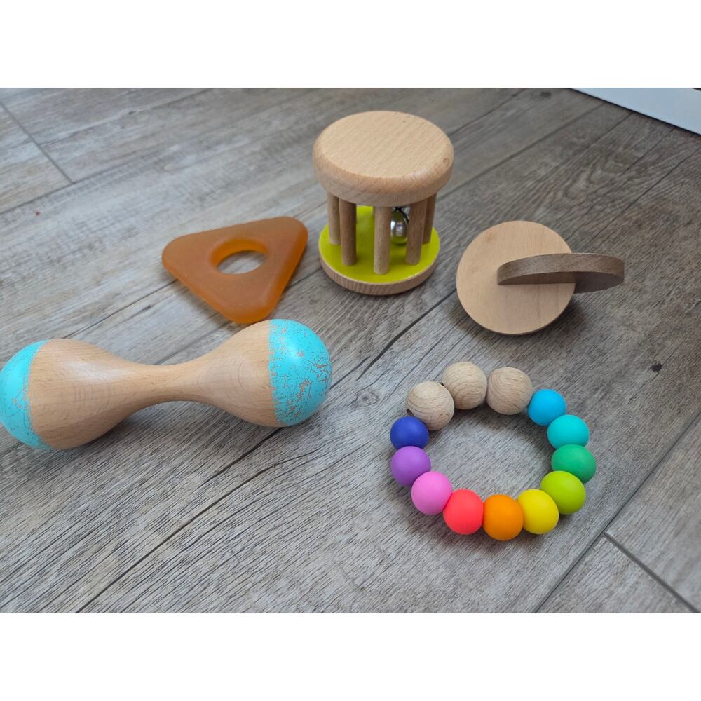 Lovevery The Charmer Play Kit (3-4 Months) - Montessori Baby Toys Set - Picture 5 of 6